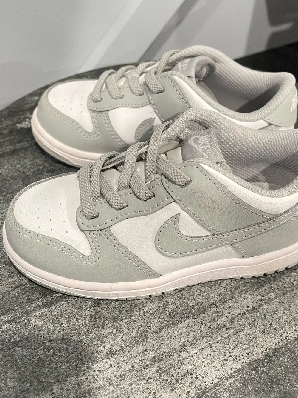 Nike Kids Low-Top Sneakers in Light Gray and White 9C